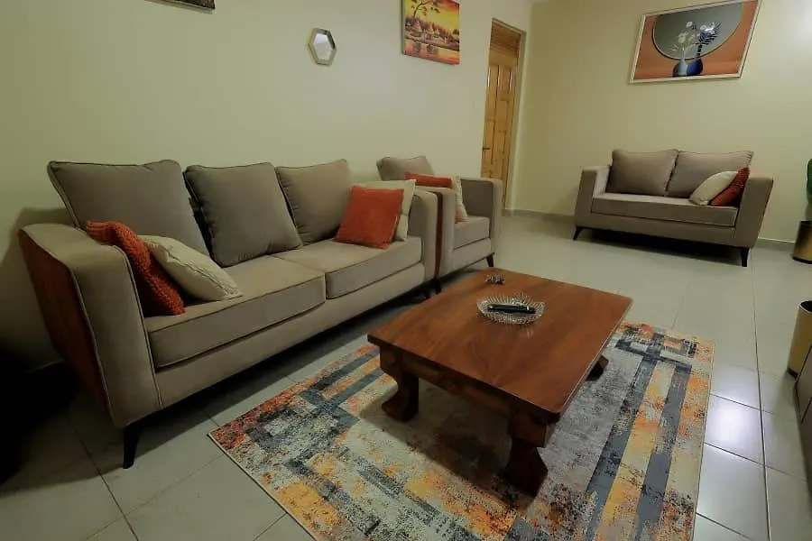 C&C Suites 3Bhk Kampala Apartamento